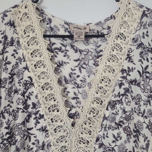 Lola Cream and Black Floral Blouse - Picture 3 of 6